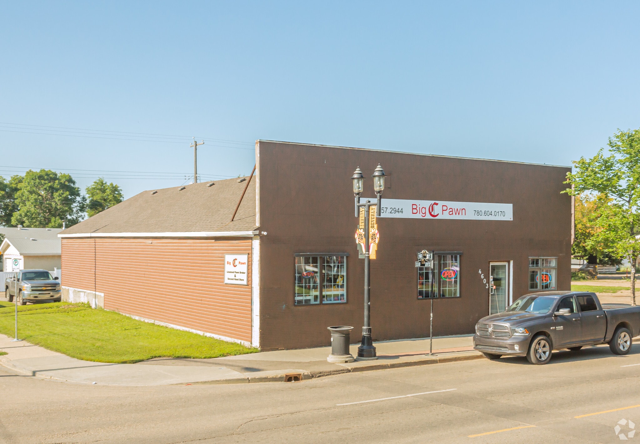 4617 118th Ave NW, Edmonton, AB for sale Primary Photo- Image 1 of 1