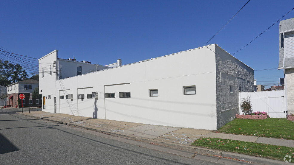 246 Mineola Blvd, Mineola, NY for lease - Building Photo - Image 3 of 5