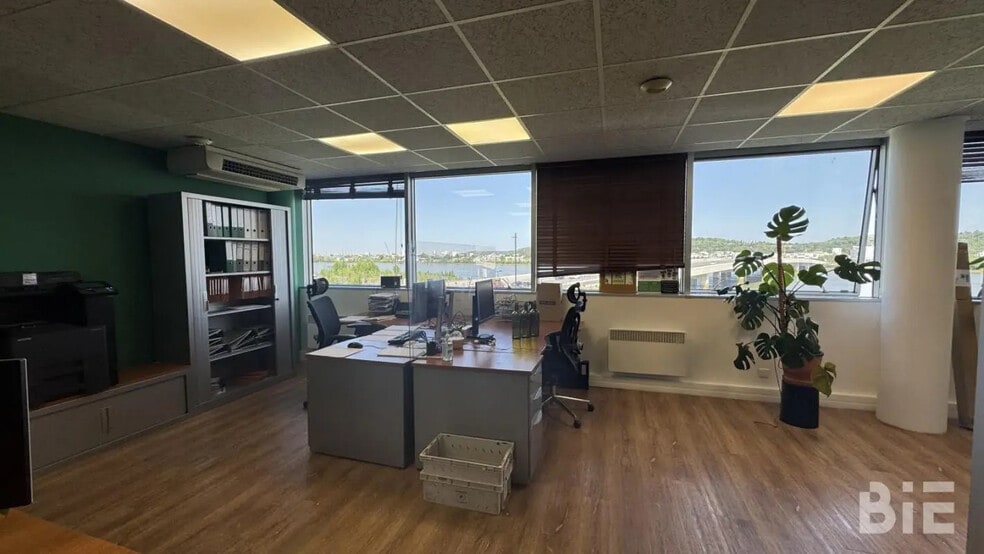 Office in Bègles for lease - Interior Photo - Image 3 of 5