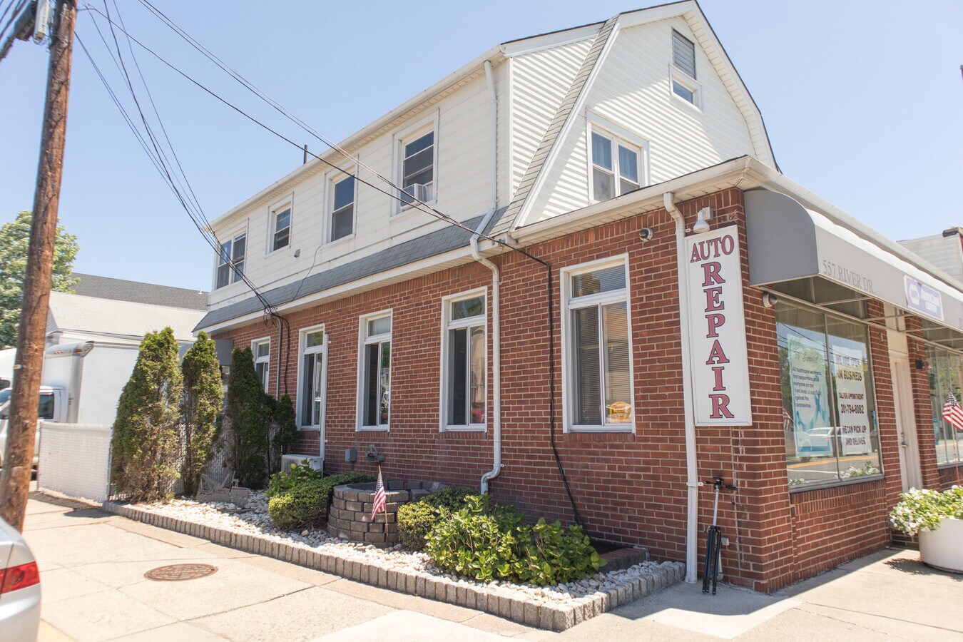 557559 River Dr, Elmwood Park, NJ 07407