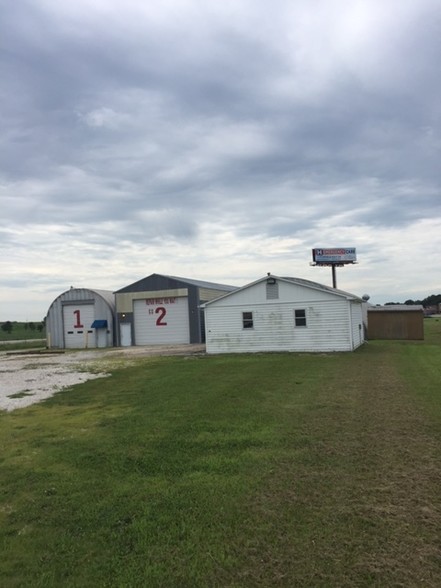 31000 W Frontage Rd, Farmersville, IL for sale - Building Photo - Image 1 of 1