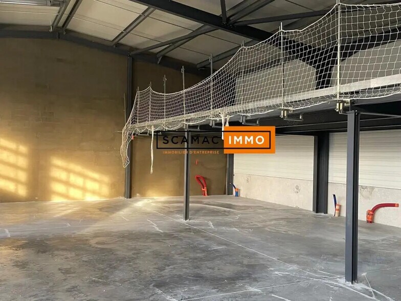 Industrial in La Crau for lease - Interior Photo - Image 3 of 6