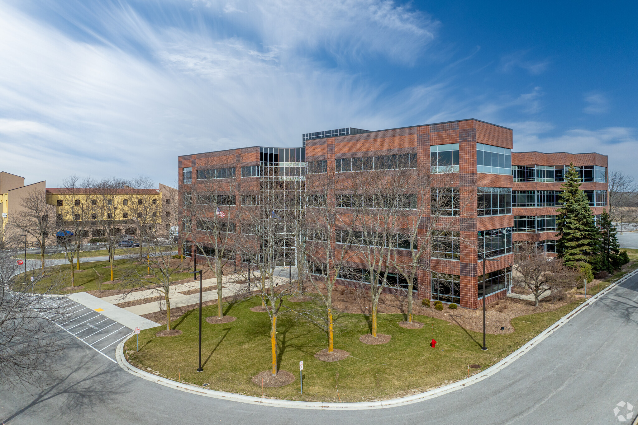 15800 W Bluemound Rd, Brookfield, WI for lease Building Photo- Image 1 of 6