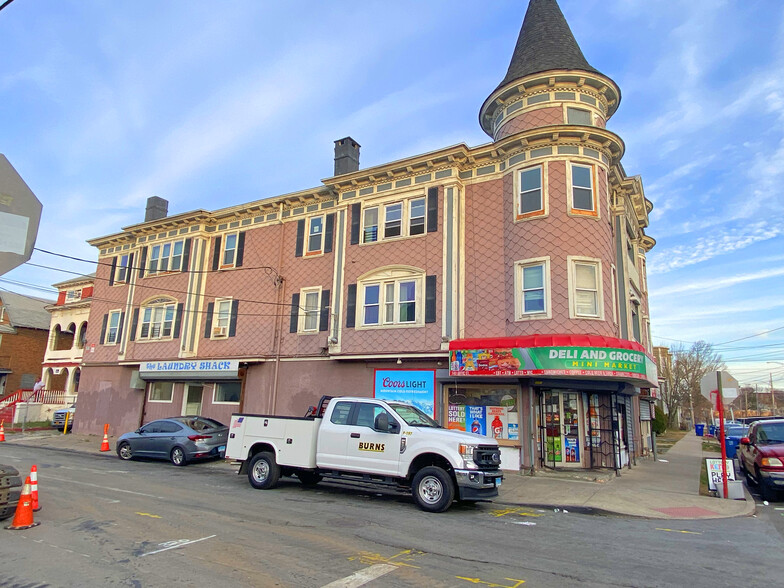 743-749 Arctic St, Bridgeport, CT for lease - Primary Photo - Image 1 of 4