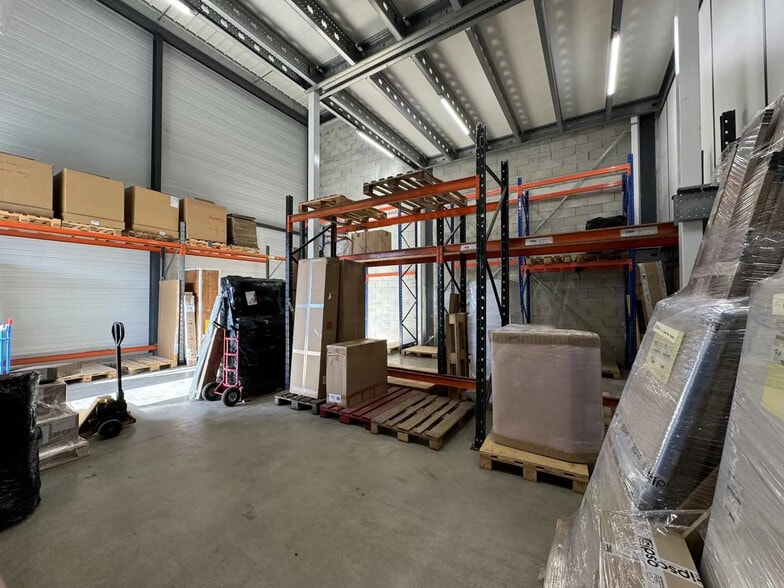 Industrial in Le Cannet-des-Maures for sale - Interior Photo - Image 1 of 3