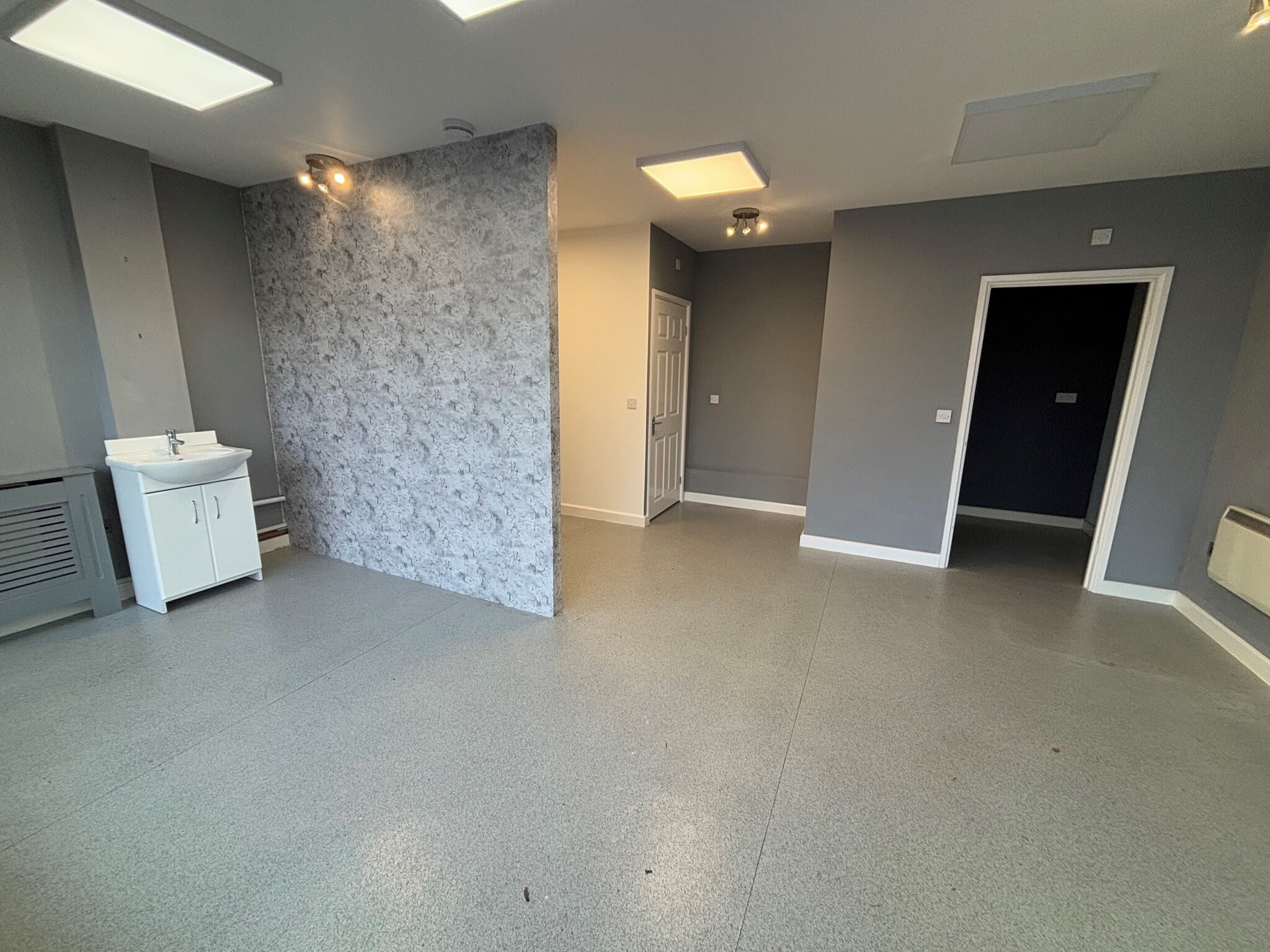 29-33 Portfields Rd, Newport Pagnell for lease Interior Photo- Image 1 of 6