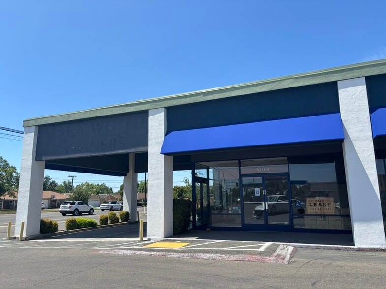 4211-4239 Arden Way, Sacramento, CA for lease - Building Photo - Image 3 of 10