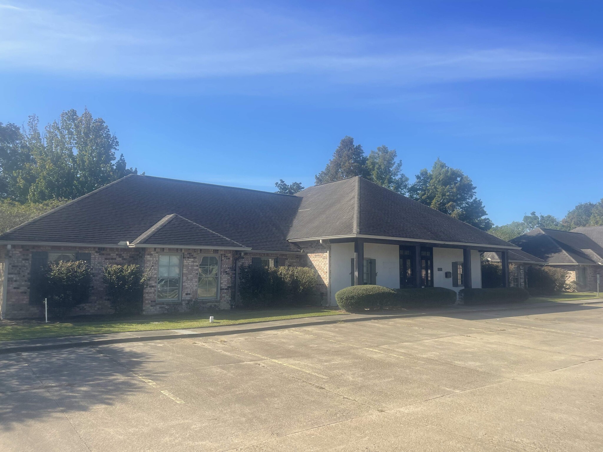 2798 O'Neal Ln, Baton Rouge, LA for lease Building Photo- Image 1 of 49
