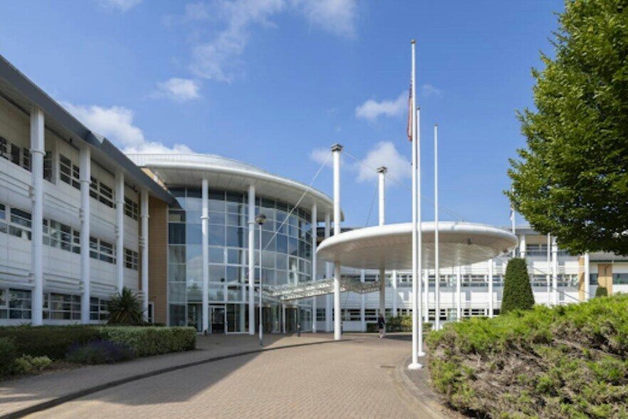 A1 Old Ively Rd, Farnborough for lease - Primary Photo - Image 1 of 5