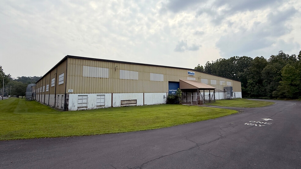 401 Oak St, East Stroudsburg, PA for lease - Building Photo - Image 2 of 10