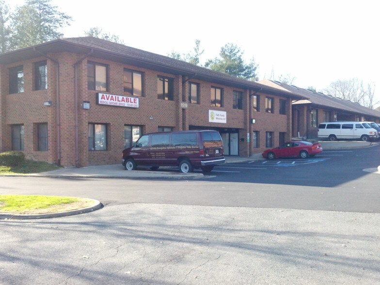 1519 Old Bridge Rd, Woodbridge, VA 22192