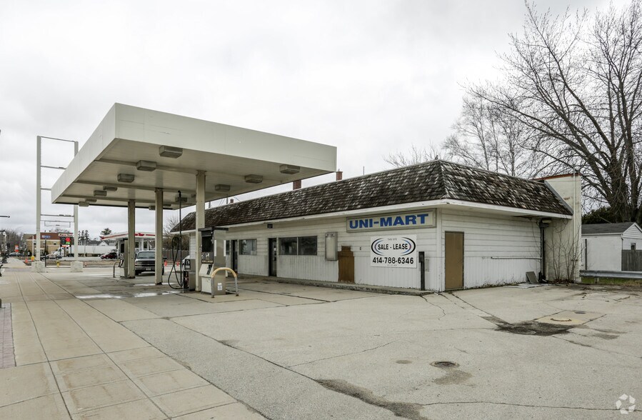 2007-2099 Washington St, Two Rivers, WI for sale - Primary Photo - Image 1 of 1
