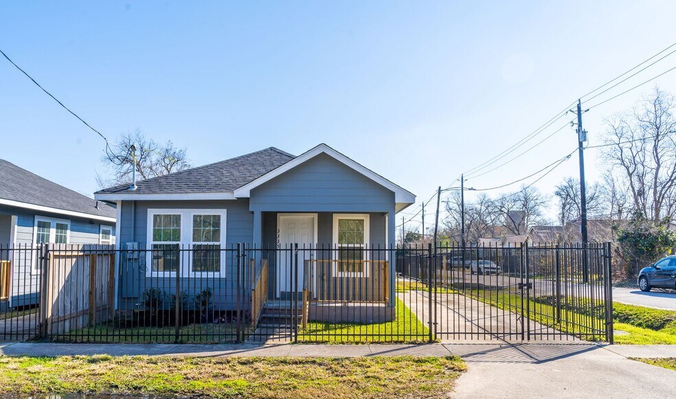 3331 Sampson St, Houston, TX 77004