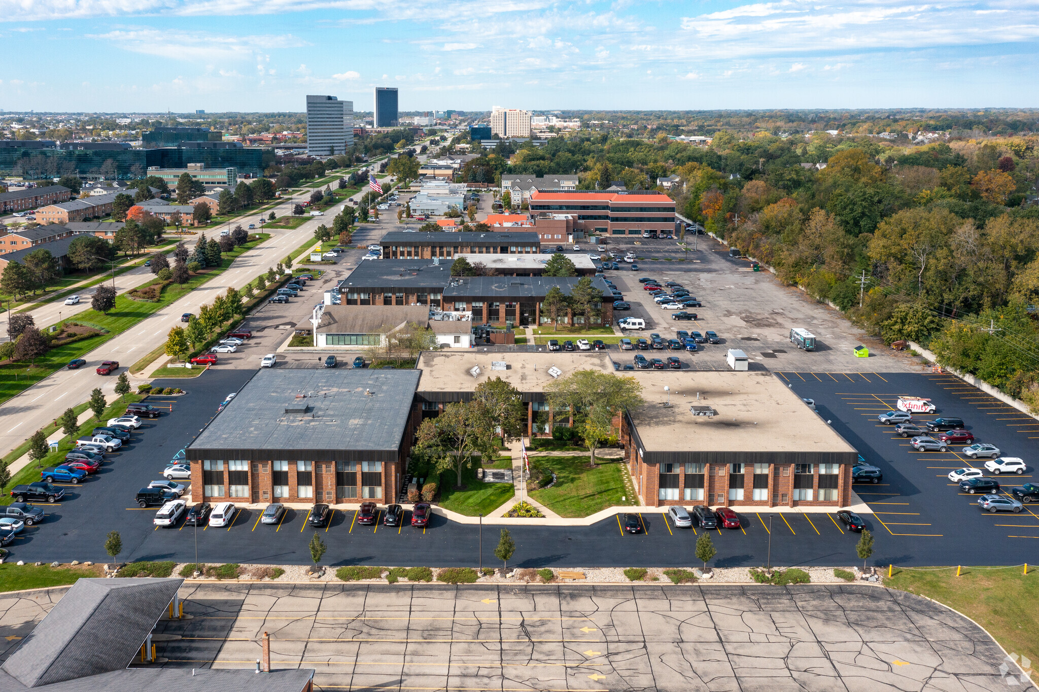 667-675 E Big Beaver Rd, Troy, MI for lease Building Photo- Image 1 of 21