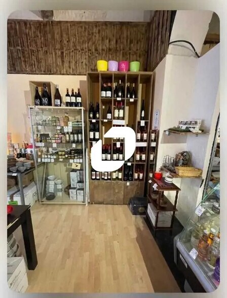 Retail in Montpellier for lease - Interior Photo - Image 2 of 7