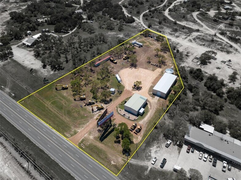 7748 E US Highway 290 portfolio of 2 properties for sale on LoopNet.com - Building Photo - Image 3 of 28