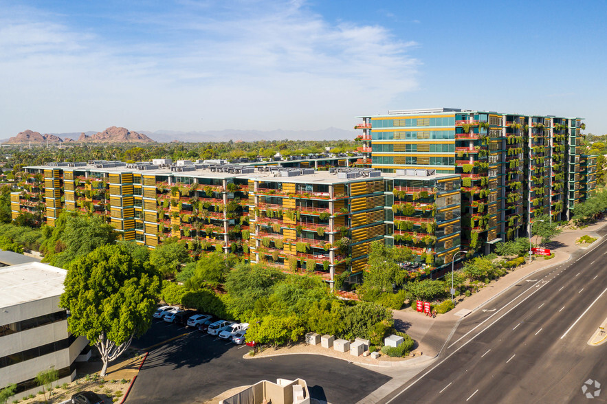 6895 E Camelback Rd, Scottsdale, AZ for lease - Primary Photo - Image 1 of 32