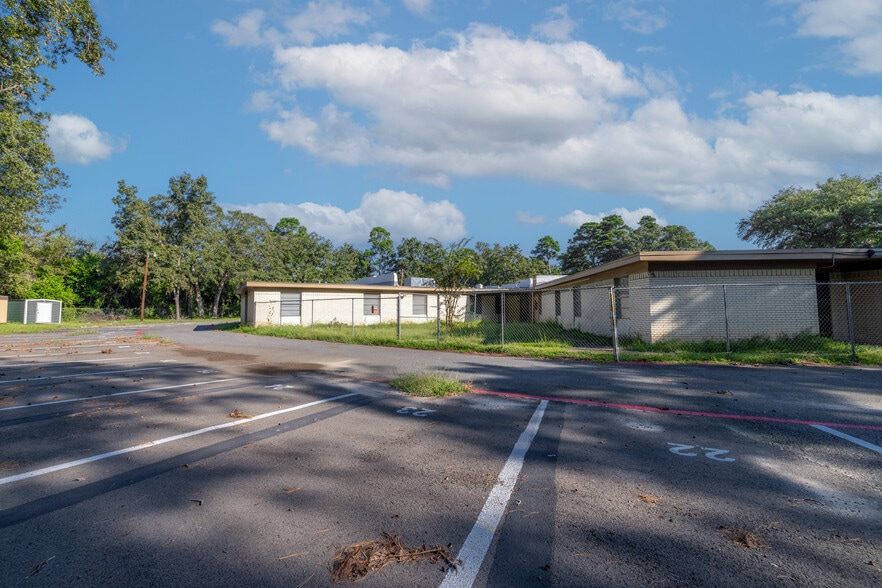 611 NW Stallings Dr, Nacogdoches, TX for sale - Building Photo - Image 2 of 10