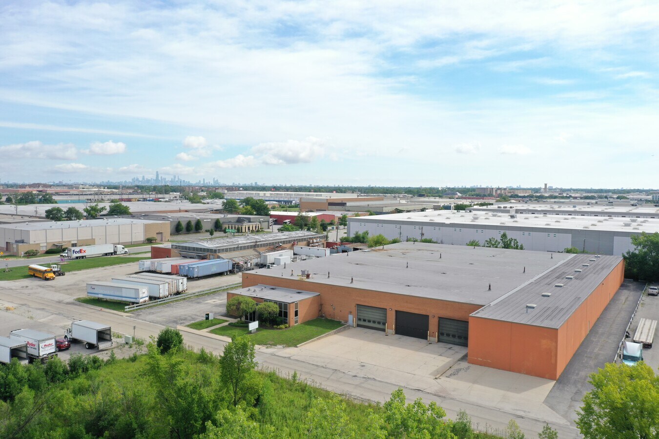 7333 S Lockwood Ave, Bedford Park, IL 60638