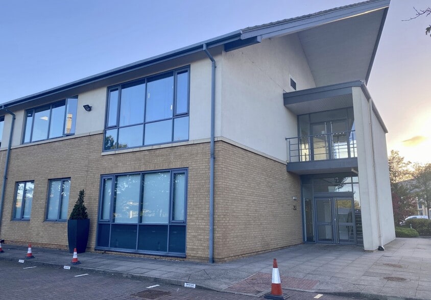 251-252 Capability Green, Luton for lease - Building Photo - Image 1 of 1