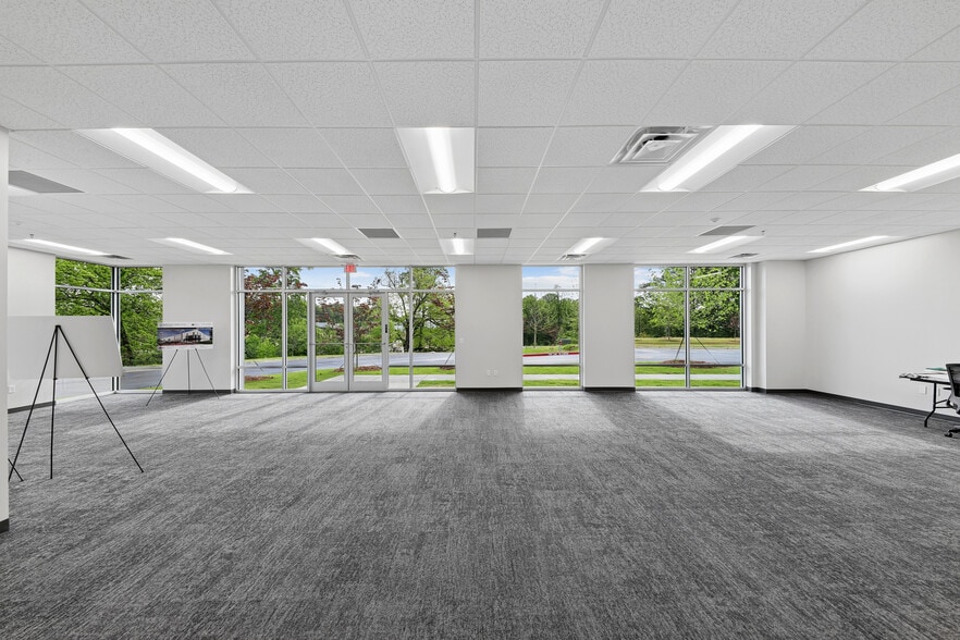 3945 Gilbert Rd, Atlanta, GA for lease - Building Photo - Image 3 of 14