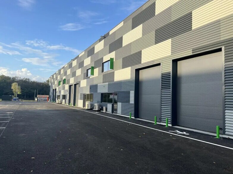 Industrial in Artigues-près-Bordeaux for lease - Building Photo - Image 3 of 13