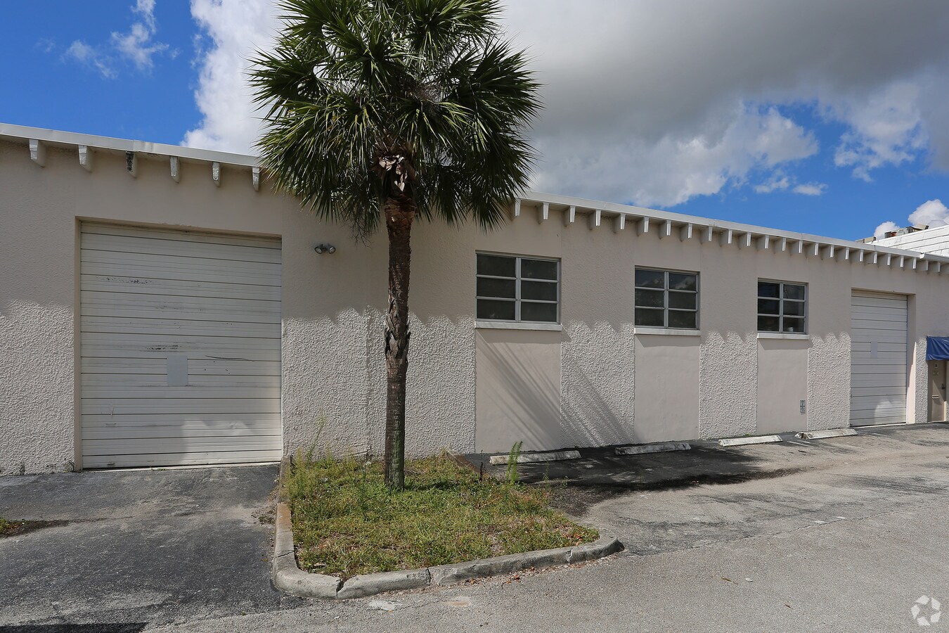 2000 N Florida Mango Rd, West Palm Beach, FL 33409