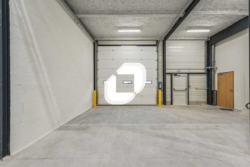 Flex in Osny for lease - Building Photo - Image 2 of 26