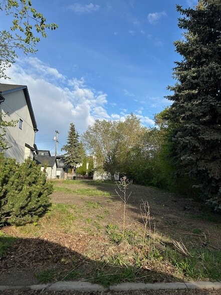 10510 131 St NW, Edmonton, AB for sale - Primary Photo - Image 1 of 2