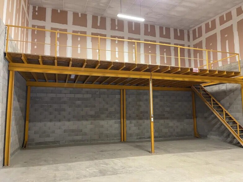 Flex in Vendargues for lease - Building Photo - Image 2 of 9