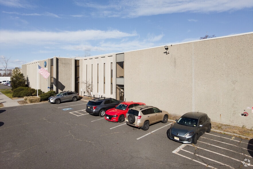 137-141 W Commercial Ave, Moonachie, NJ for lease - Building Photo - Image 3 of 10