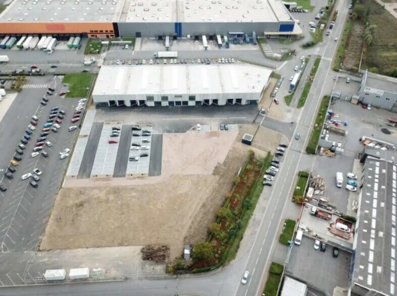 Office in Marquette-lez-Lille for lease - Building Photo - Image 3 of 7