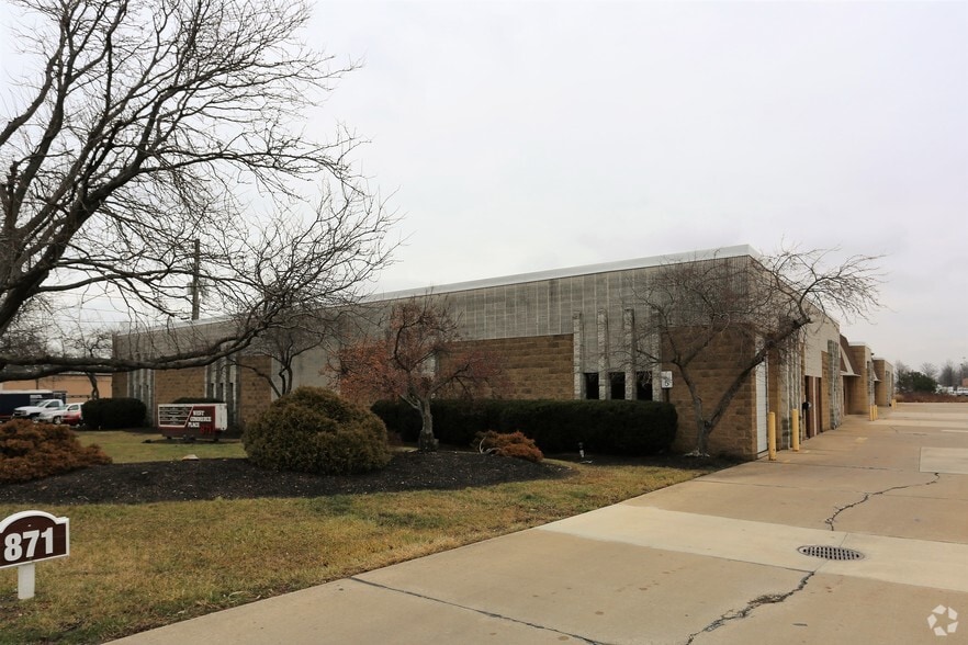 871 Canterbury Rd, Westlake, OH 44145