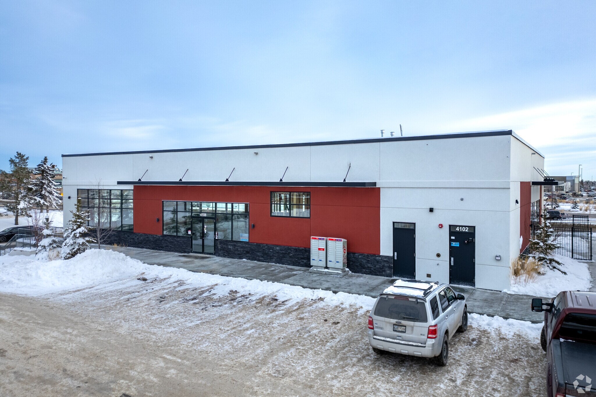 2255 32 St NE, Calgary, AB for sale Primary Photo- Image 1 of 1