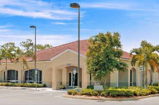 5626 Tavilla Cir, Naples FL - Drive Through Restaurant