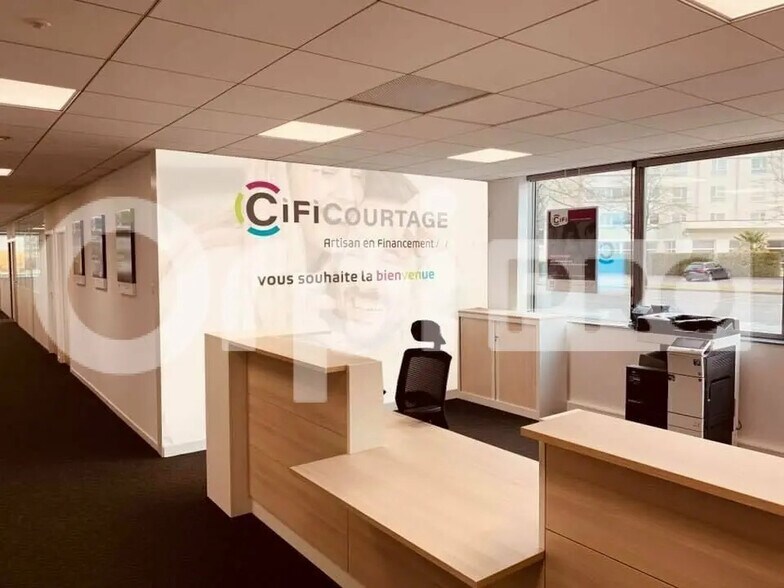 Office in Compiègne for lease - Interior Photo - Image 2 of 12