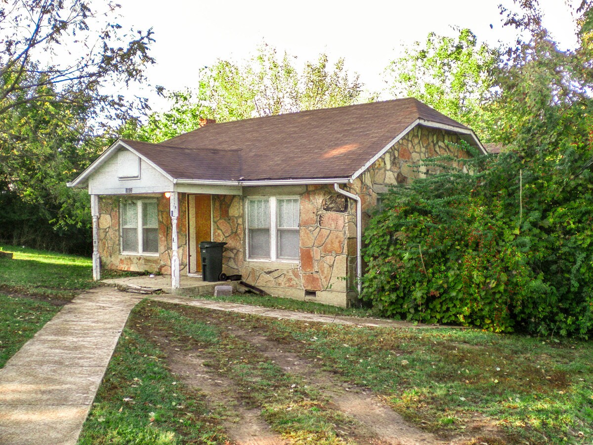 1913 Vichy Rd, Rolla, MO 65401