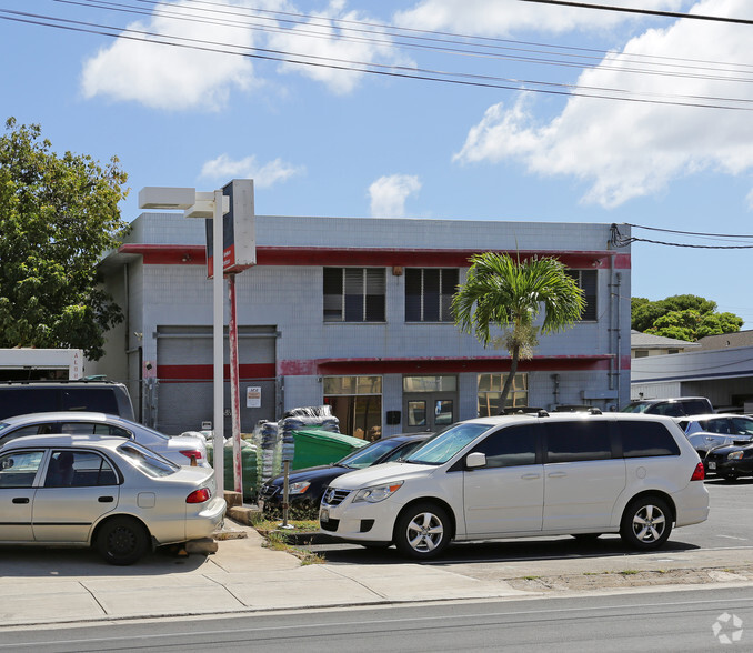 3365 Waialae Ave, Honolulu, HI for lease - Primary Photo - Image 1 of 3