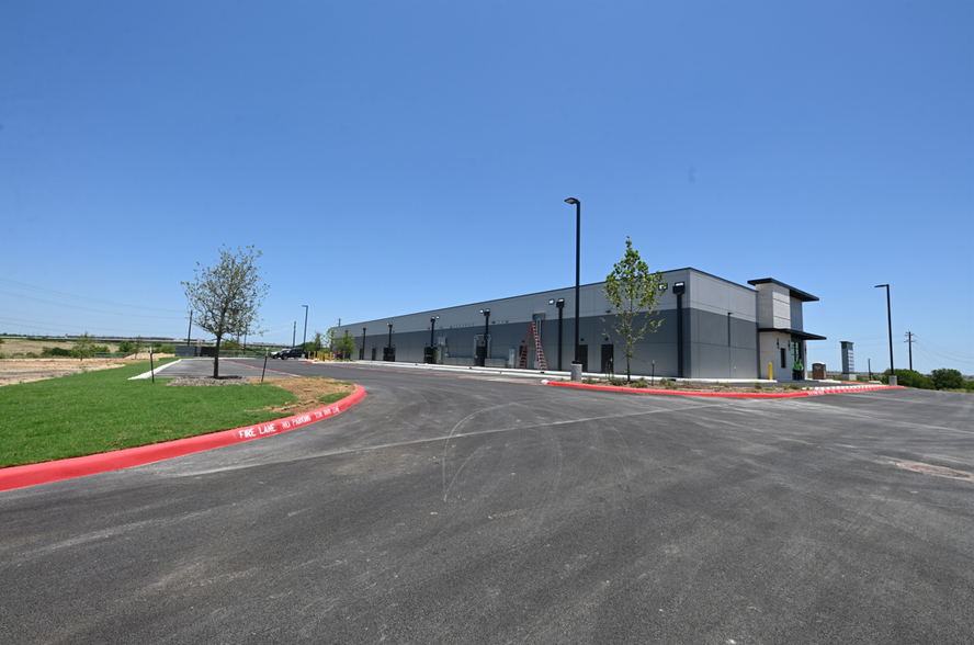 3605 E Loop 1604, Converse, TX for lease - Building Photo - Image 3 of 5