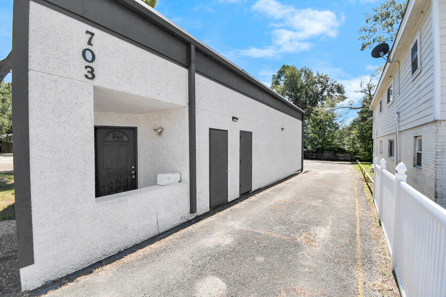 703 Everett St, Conroe, TX for sale - Building Photo - Image 2 of 45