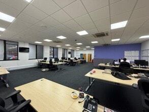 Leatherhead Rd, Chessington for lease Interior Photo- Image 2 of 6