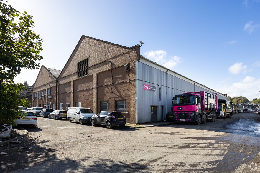 Manor Way, Swanscombe for sale - Primary Photo - Image 1 of 1