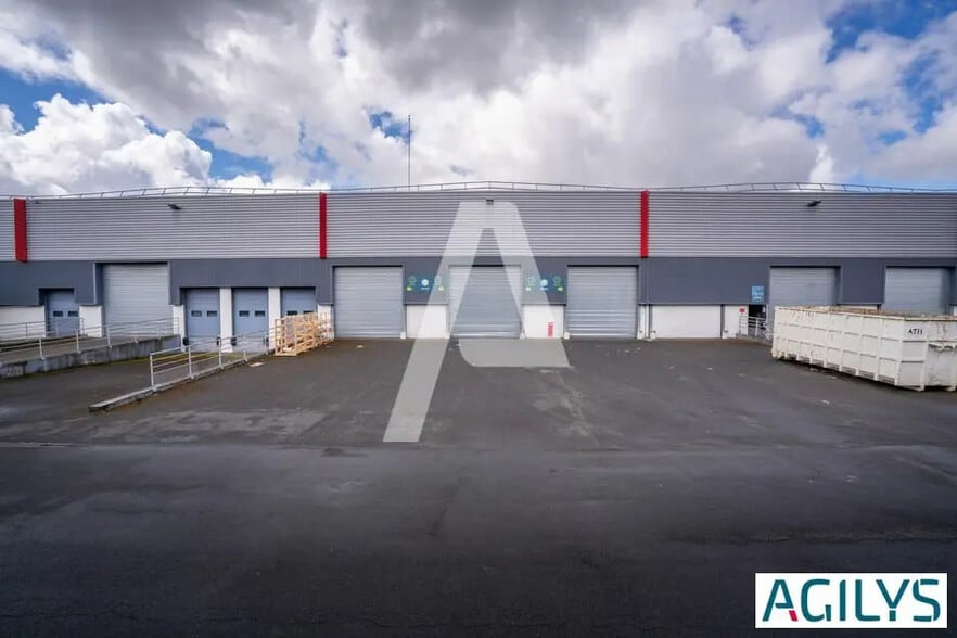 Industrial in for lease - Building Photo - Image 3 of 10