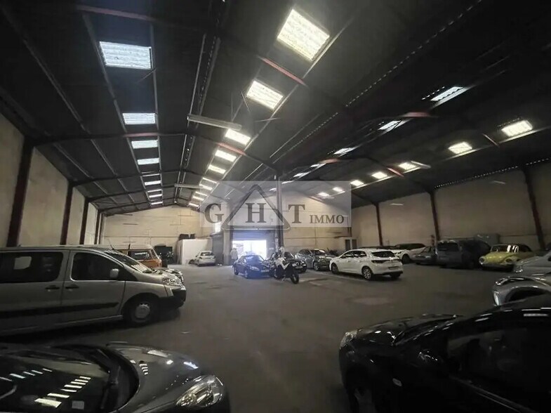 Industrial in Bailly-Romainvilliers for sale - Interior Photo - Image 1 of 4