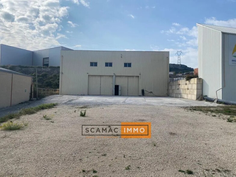 Industrial in Le Rove for lease - Building Photo - Image 1 of 6