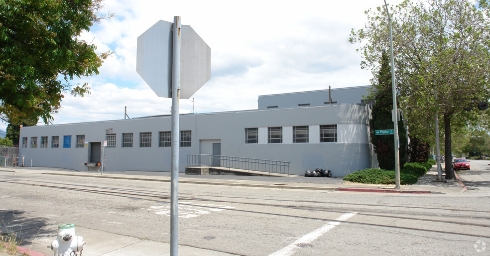 1266 14th St, Oakland, CA for lease - Building Photo - Image 2 of 7