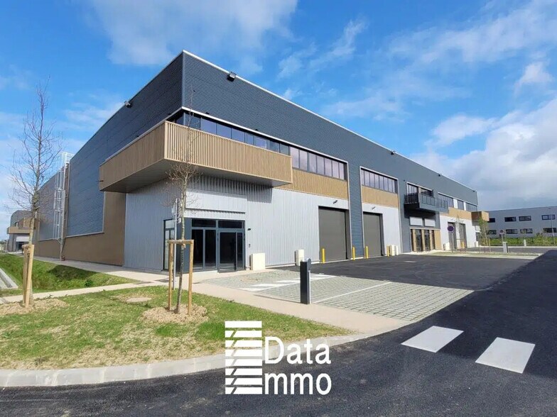 Industrial in Chalifert for lease - Building Photo - Image 1 of 10