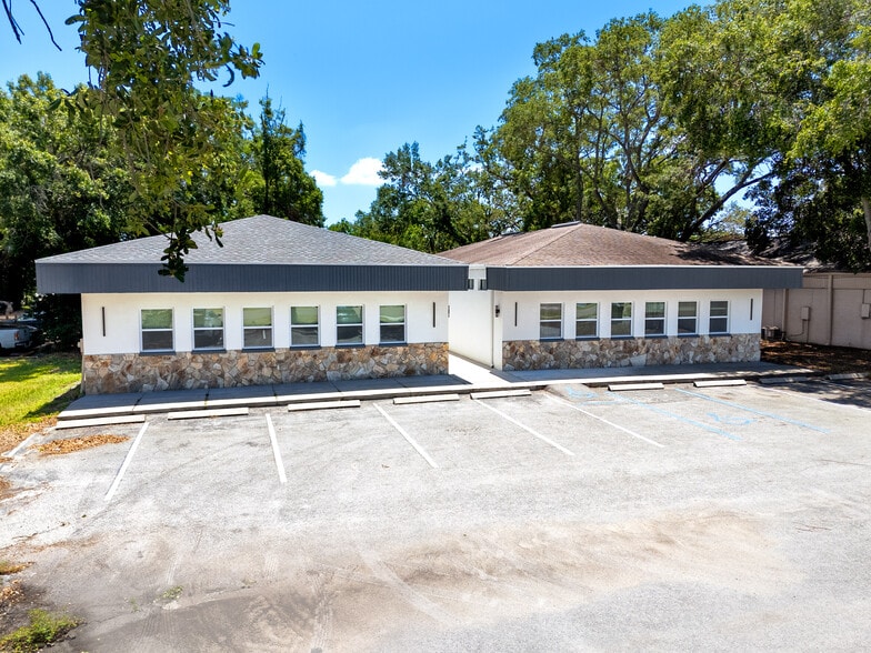 2123 NE Coachman Rd, Clearwater, FL for lease - Building Photo - Image 1 of 13