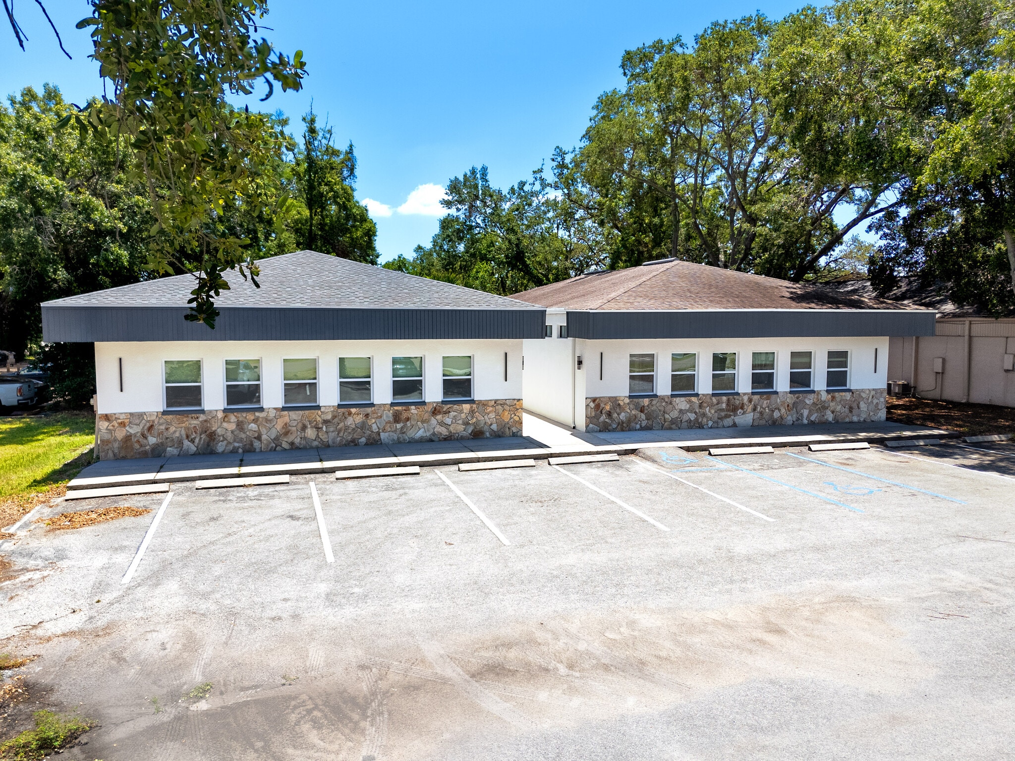 2123 NE Coachman Rd, Clearwater, FL for lease Building Photo- Image 1 of 14