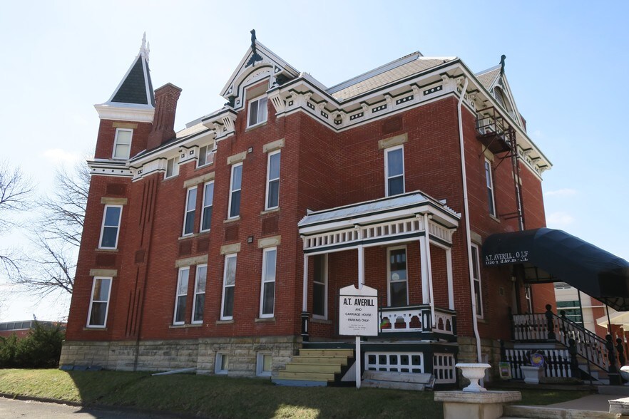 1120 2nd Ave SE, Cedar Rapids, IA for sale - Building Photo - Image 1 of 1